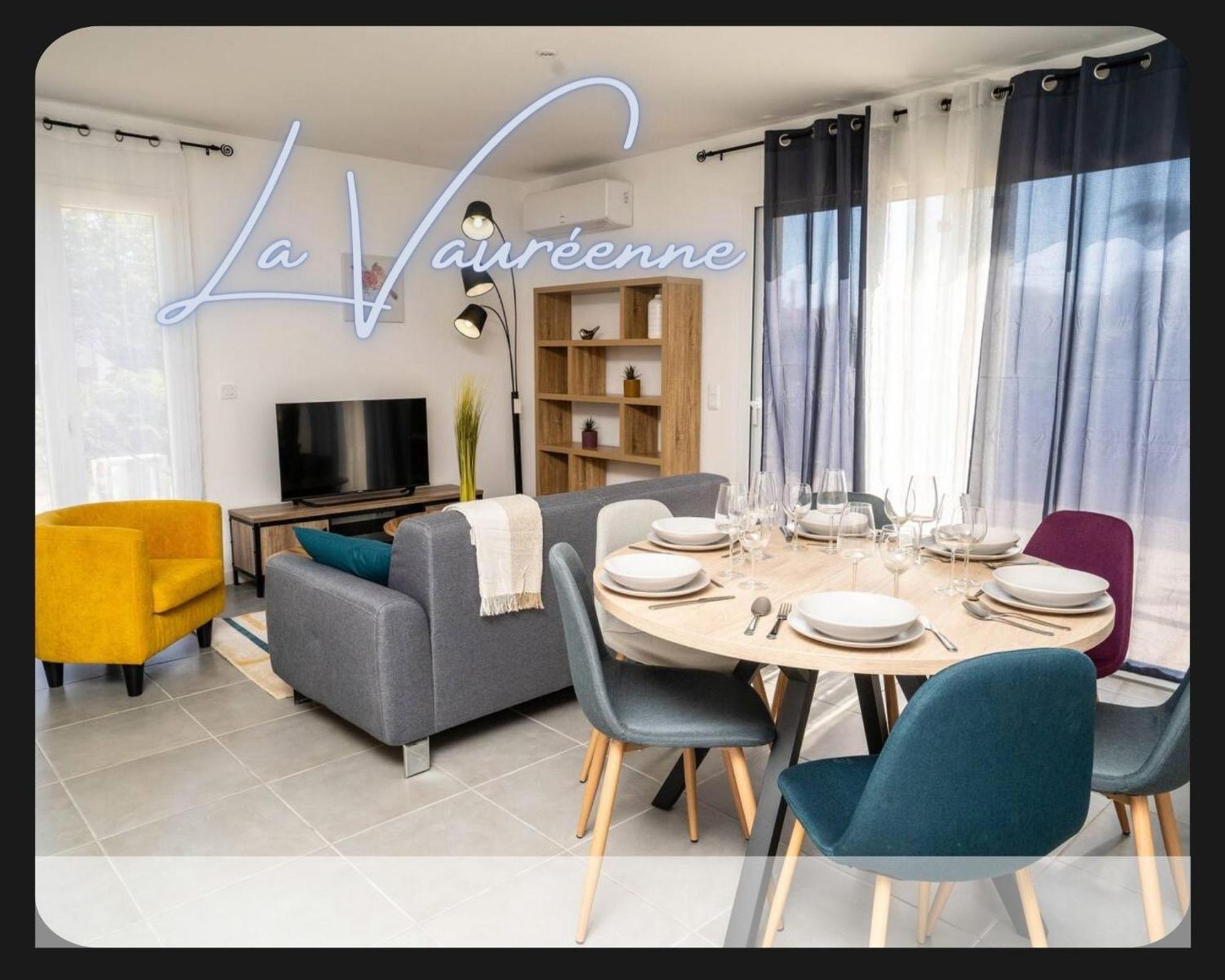 La Vaureenne - Maison Chaleureuse Avec Parking ラヴォール エクステリア 写真